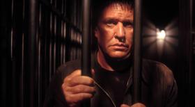Sniper 3 - Sniper Thomas Beckett (Tom Berenger) wird von der NSA angeheuert, um einen Terroristen in Vietnam ausschaltet. Doch die Zielperson ist nicht irgendwer, sondern ein Kamerad aus vergangenen Tagen im Vietnam-Krieg ... © 2004 Sony Pictures Home Entertainment Inc. All Rights Reserved.