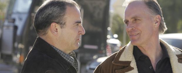 Bei den Recherchen stoßen Gideon (Mandy Patinkin, l.) und sein Team auf Frank (Keith Carradine, r.), einem Sexualsadisten, der 30 Jahre lang ohne jedes Mitgefühl Menschen entführt, gefoltert und umgebracht hat ... © Touchstone Television