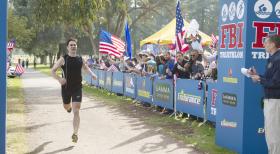 Criminal Minds - Der FBI-Triathlon steht an und Hotch (Thomas Gibson) nimmt daran teil ... © ABC Studios Criminal Minds - Der FBI-Triathlon steht an und Hotch (Thomas Gibson) nimmt daran teil ... © ABC Studios