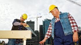 Markus Maria Profitlich (r.) und Johannes Langemann (l.) in dem Sketch "Auf der Baustelle" © Sat.1