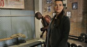 Vance will den Mord seines Freundes mit Hilfe des NCIS aufklären, allerdings, ohne Gibbs hinzuziehen. Wird Ziva (Cote de Pablo, r.) ihm behilflich sein? © CBS Television