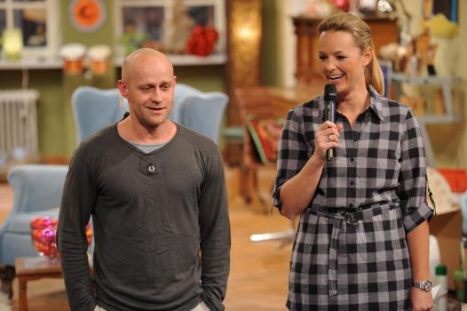 Die rosarote Brille: Maike Tatzig (r.) und Jürgen Vogel (l.) ... © SAT.1