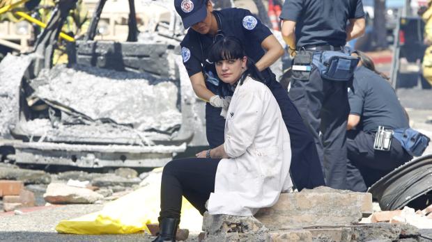 CBS Television Kann nicht fassen, was gesehen ist: Abby (Pauley Perrette, vorne) ... © CBS T...