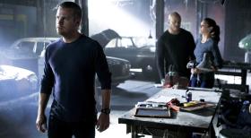 Navy CIS: L.A. - Versuchen alles, um Hetty zu retten: Callen (Chris O'Donnell, l.), Sam (LL Cool J, M.) und Kensi (Daniela Ruah, r.) ... © CBS Studios Inc. All Rights Reserved.