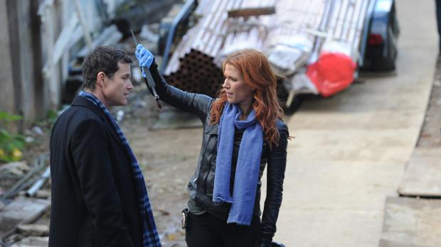 2011 CBS Broadcasting Inc. All Rights Reserved. Ermitteln in einem neuen Mordfall: Carrie (Poppy Montgomery, r.) und Al (Dyla...