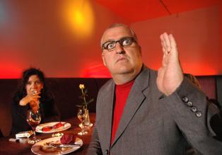 Markus Maria Profitlich versucht es wieder mit einem Date. © Sat.1