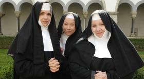 Weibsbilder - Auch Lästern will geübt sein! (Judith Döker, l.; Sabine Menne, M.; Mackie Heilmann, r.) © Frank Hempel Sat.1