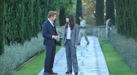 Ein neuer Mordfall beschäftigt Patrick (Simon Baker, l.) und Teresa (Robin Tunney, r.) ... © Warner Bros. Television