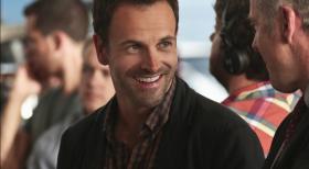 Elementary - Ermittelt in einem neuen Fall: Sherlock Holmes (Jonny Lee Miller) ... © CBS Television
