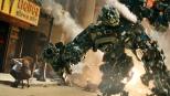 Transformers - Transformer sind fühlende, denkende Maschinenwesen, die sich als Autos, Panzer oder Flugzeuge tarnen können. Auf der Suche nach dem Energon Cube, dem Schlüssel zur Alleinherrschaft, fallen die grausamen Transformer über die Erde her ... © 2008 DREAMWORKS LLC AND PARAMOUNT PICTURES CORPORATION. ALL RIGHTS RESERVED. Transformers - Transformer sind fühlende, denkende Maschinenwesen, die sich als Autos, Panzer oder Flugzeuge tarnen können. Auf der Suche nach dem Energon Cube, dem Schlüssel zur Alleinherrschaft, fallen die grausamen Transformer über die Erde her ... © 2008 DREAMWORKS LLC AND PARAMOUNT PICTURES CORPORATION. ALL RIGHTS RESERVED.