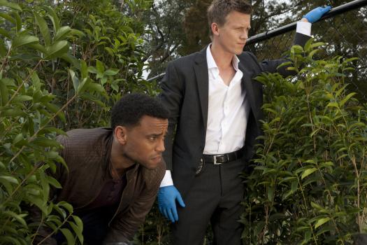 Common Law - Untersuchen den Mord an einer Frau, deren Tod mit ihrer Beteiligung an einer Partnervermittlung zusammenhängen könnte: Travis (Michael Ealy, l.) und Wes (Warren Kole, r.) ... © 2012 USA Network Media, LLC