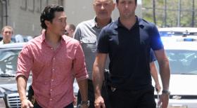 Hawaii Five-0 - Untersuchen den Mord an HPD-Polizeichef "Chief" Fryer und stoßen bei den Ermittlungen auf einen alten Fall: Steve (Alex O'Loughlin, r.), Chin (Daniel Dae Kim, l.) und Joe (Terry O'Quinn, M.) ... © TM &   CBS Studios Inc. All Rights Reserved.