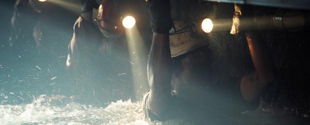 Immer wieder müssen Rabbit (Ben Castles) und seine Freunde vor den stetig steigenden Wassermassen in höher gelegene Stollen flüchten. Doch dann scheint vor dem kalten Nass kein Entrinnen mehr möglich ... © Regent Entertainment