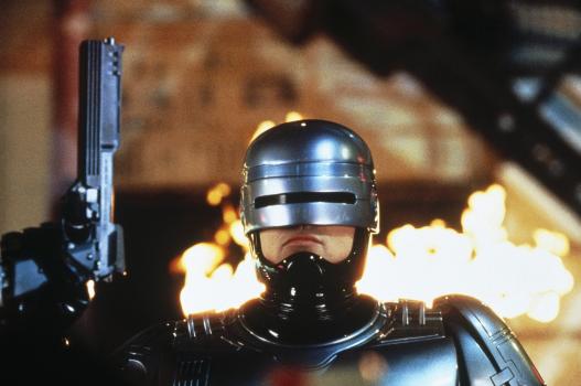 Robocop 3 - Der RoboCop (Robert John Burke) soll bei der Errichtung einer Zukunftsstadt behilflich sein ... © Columbia TriStar Film