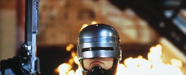 Der RoboCop (Robert John Burke) soll bei der Errichtung einer Zukunftsstadt behilflich sein ... © Columbia TriStar Film