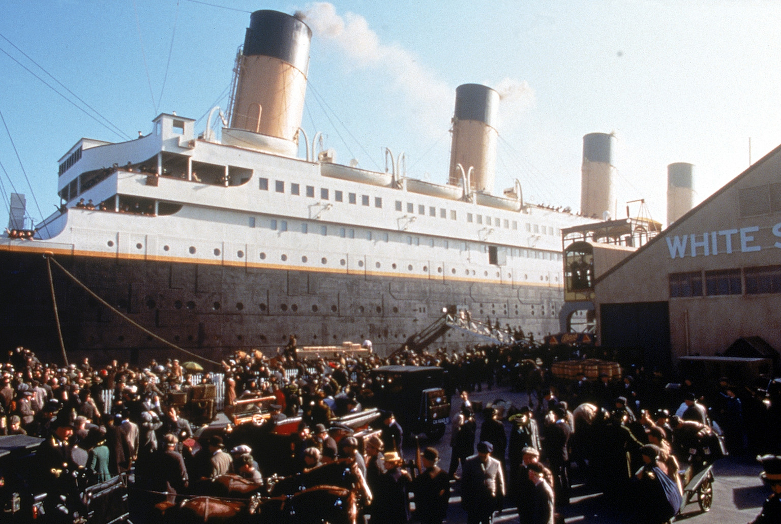 Film 1912 In Southampton, England geht die Titanic auf ihre