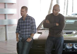 Navy CIS: L.A. - Ermitteln in einem neuen Fall: Callen (Chris O'Donnell, l.) und Sam (LL Cool J, r.) ... © CBS Studios Inc. All Rights Reserved.