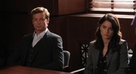 The Mentalist - Ermitteln in einem neuen Fall: Patrick (Simon Baker, l.) und Teresa (Robin Tunney, r.) ... © Warner Bros. Television