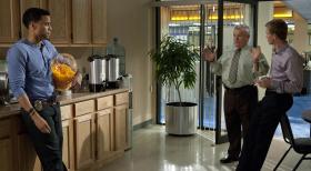Common Law - Hat einen neuen Fall für Travis (Michael Ealy, l.) und Wes (Warren Kole, r.): Captain Sutton (Jack McGee, M.) ... © 2012 USA Network Media, LLC