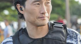 Hawaii Five-0 - An Bord eines Flugzeugs, kurz vor der Landung in Hawaii, macht die Flugbegleiterin eine grausame Entdeckung. Bald stellt das Five-0-Team um Chin (Daniel Dae Kim) fest, dass der Fall komplizierter ist, als sie denken ... © TM &   CBS Studios Inc. All Rights Reserved.