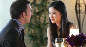 Harry's Law - Wie geht es mit Adam (Nathan Corddry, l.) und Chunhua (Irene Keng, r.) weiter? © Warner Bros. Television
