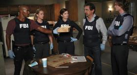 Criminal Minds - Ermitteln in einem neuen Fall: (v.l.n.r.) Morgan (Shemar Moore), JJ (AJ Cook), Alex (Jeanne Tripplehorn), Rossi (Joe Mantegna) und Reid (Matthew Gray Gubler) ... © ABC Studios Criminal Minds - Ermitteln in einem neuen Fall: (v.l.n.r.) Morgan (Shemar Moore), JJ (AJ Cook), Alex (Jeanne Tripplehorn), Rossi (Joe Mantegna) und Reid (Matthew Gray Gubler) ... © ABC Studios