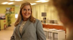 Es kommt noch dicker - Die äußerst attraktive Hotelmanagerin Jessica Grashoff (Wolke Hegenbarth) hat alles, was man sich vorstellen kann - Erfolg im Job, eine Wahnsinnsfigur und eine tolle Ausstrahlung. Doch über Nacht ändert sich ihr gesamtes Leben, als sie plötzlich in einem dicken Körper erwacht ... © Petro Domenigg SAT.1