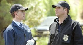 Navy CIS - Werden mit einen neuen Fall beauftragt: Tony (Michael Weatherly, r.) und Jimmy (Brian Dietzen, l.) ... © CBS Television