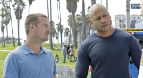 Navy CIS: L.A. - Ein neuer Fall beschäftigt Callen (Chris O'Donnell, l.) und Sam (LL Cool J, r.) ... © CBS Studios Inc. All Rights Reserved.