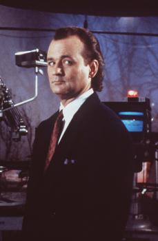 Die Geister, die ich rief ... - Der erfolgsbesessene, zynische Fernsehboss Frank Cross (Bill Murray) will aus dem Weihnachtsmärchen von Charles Dickens ein blutrünstiges Action-Spektakel machen. Dann aber lehren ihn drei Geister die wahre Botschaft des Festes der Liebe ... © Paramount Pictures