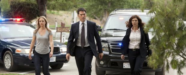 Ermitteln in einem neuen Fall: Hotch (Thomas Gibson, M.), J.J. (A.J. Cook, l.) und ihre neue Kollegin Alex Blake (Jeanne Tripplehorn, r.) ... © ABC Studios Ermitteln in einem neuen Fall: Hotch (Thomas Gibson, M.), J.J. (A.J. Cook, l.) und ihre neue Kollegin Alex Blake (Jeanne Tripplehorn, r.) ... © ABC Studios