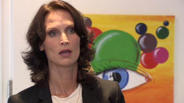 SAT.1 Larissa Zertakova ist zutiefst geschockt als sie ihren Freund in flagranti mi...