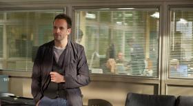 Elementary - Ein neuer Fall wartet auf den etwas durchgeknallten Ermittler Sherlock Holmes (Jonny Lee Miller) ... © CBS Television