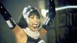 Die selbstbewusste Rachel (Whitney Houston) ahnt nicht, dass der obszöne Briefeschreiber bereits einmal heimlich in ihr Haus eingedrungen ist. © Warner Bros. Die selbstbewusste Rachel (Whitney Houston) ahnt nicht, dass der obszöne Briefeschreiber bereits einmal heimlich in ihr Haus eingedrungen ist. © Warner Bros.