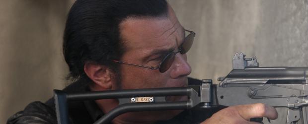 Söldner John Seeger (Steven Seagal) ist einer der besten in seinem blutigen Gewerbe. Eines Tages jedoch wird er gewaltig übers Ohr gehauen ... © Nu Image