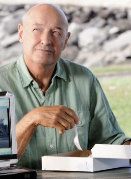 Hawaii Five-0 - Bittet Kensi vom Navy CIS Los Angeles um Hilfe: Joe (Terry O'Quinn) ... © TM &   CBS Studios Inc. All Rights Reserved.