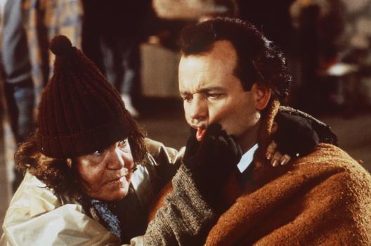 Die Geister, die ich rief ... - Auf drastische Weise erlebt Frank Cross (Bill Murray, r.), was Armut und Obdachlosigkeit (Anne Ramsey, l.) bedeuten ... © Paramount Pictures