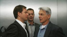 Vance weigert sich, eine offizielle Suchaktion nach Ziva zu unterstützen. Also nehmen Gibbs (Mark Harmon, r.), Tony (Michael Weatherly, l.) und McGee (Sean Murray, M.) die Sache selbst in die Hand ... © CBS Television