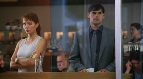 Putzfrau Undercover - Sind sich nie einig, wie sie vorgehen sollen, um den wahren Täter aufzudecken: Jan Beckmann (Alexander Beyer, r.) und Maja (Julia Koschitz, l.) ... © Volker Roloff ProSieben