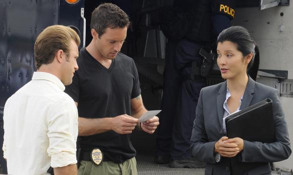 Als Graham, der beschuldigt wird, seine Frau getötet zu haben flieht er und nimmt Geiseln. Danny (Scott Caan, l.) und Steve (Alex O'Loughlin, M.) werden mit dem Fall von Laura Hills (Kelly Hu, r.) vertraut gemacht ... © TM &   2010 CBS Studios Inc. All Rights Reserved.