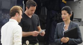 Als Graham, der beschuldigt wird, seine Frau getötet zu haben flieht er und nimmt Geiseln. Danny (Scott Caan, l.) und Steve (Alex O'Loughlin, M.) werden mit dem Fall von Laura Hills (Kelly Hu, r.) vertraut gemacht ... © TM &   2010 CBS Studios Inc. All Rights Reserved.